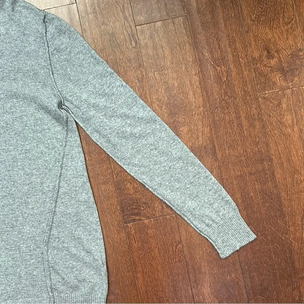 Basus Gray V-Neck Sweater, Silk, Merino Wool, Cashmere & Viscose, Size Large